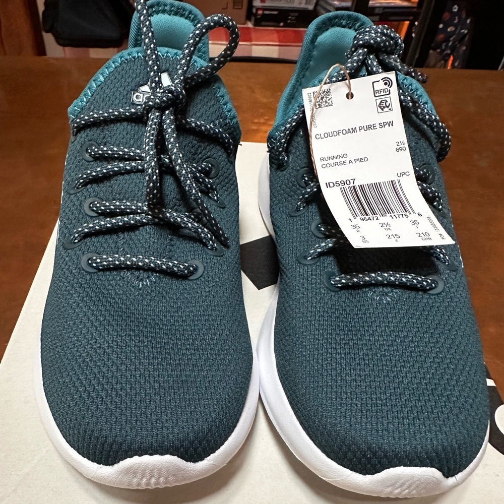 Kids adidas cloud form sneaker sz 3 us
